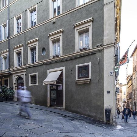 Residenza D'Epoca Le Aquile Bed & Breakfast Сиена Екстериор снимка